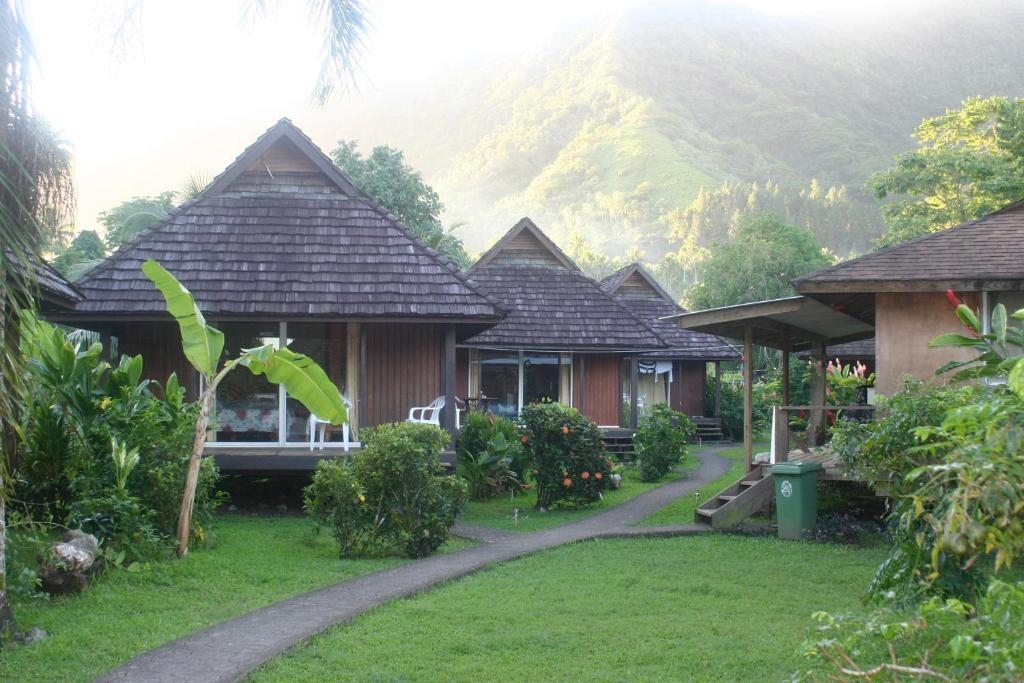 Tauhanihani Village Lodge La Vague Bleue Teahupoo Exterior photo